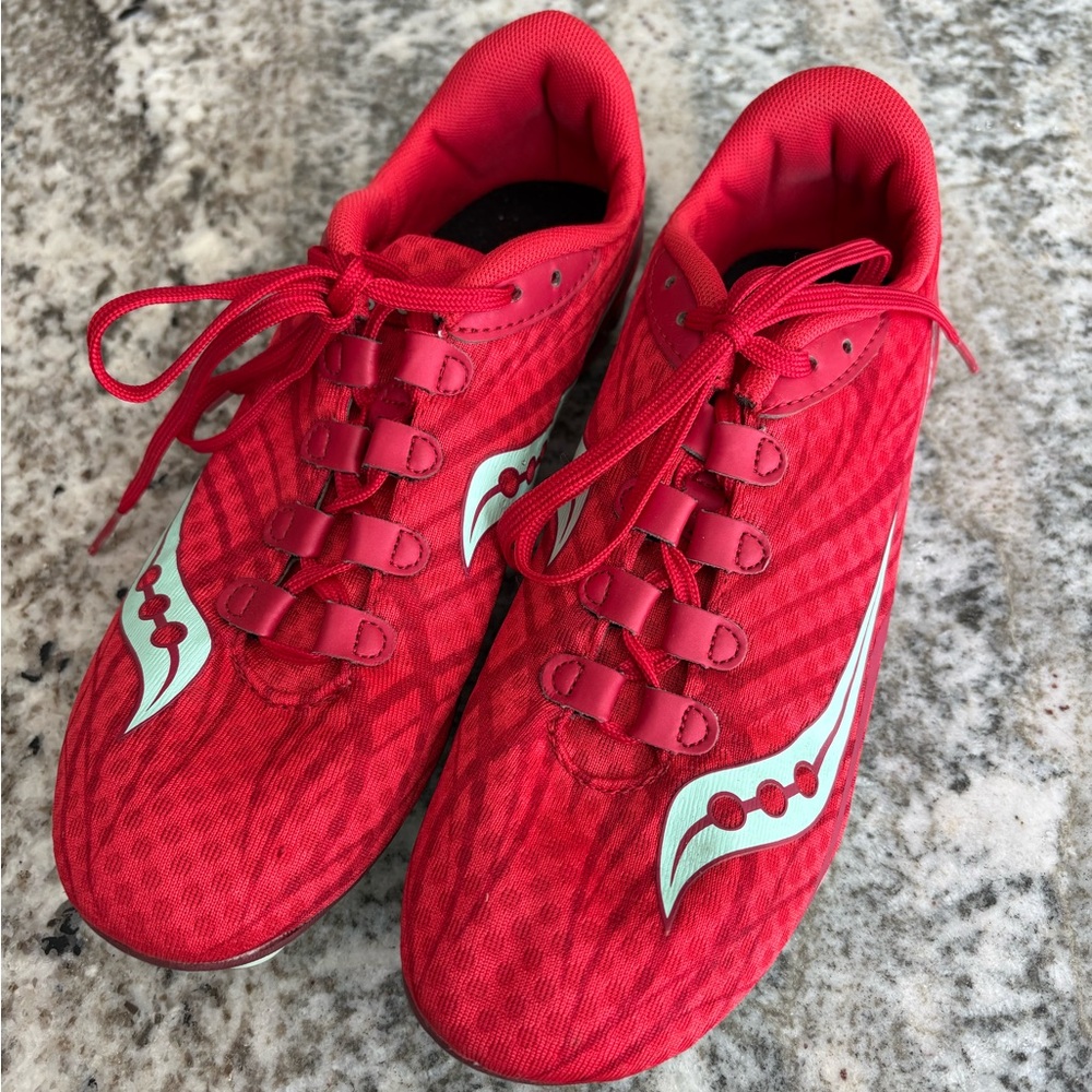 Saucony Racing Vendetta Red track Shoes with spikes- size 7.5 Gently used
